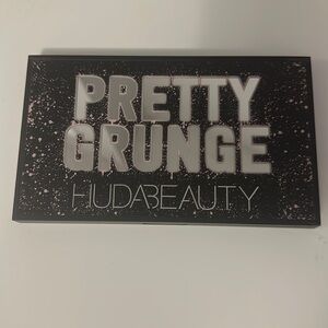 Huda beauty pretty grunge palette
